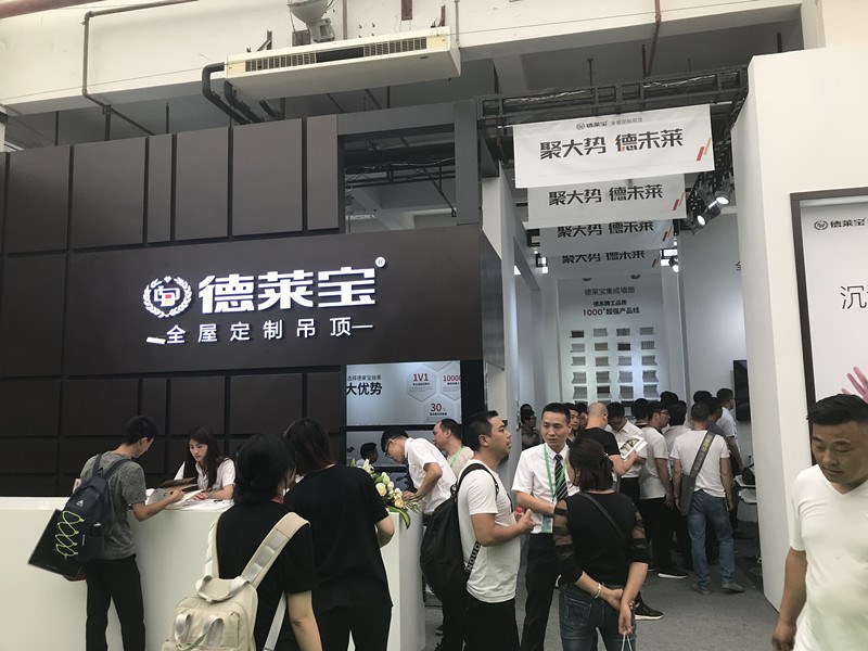 頂墻風(fēng)暴來(lái)襲，德萊寶引領(lǐng)全屋定制新風(fēng)潮！